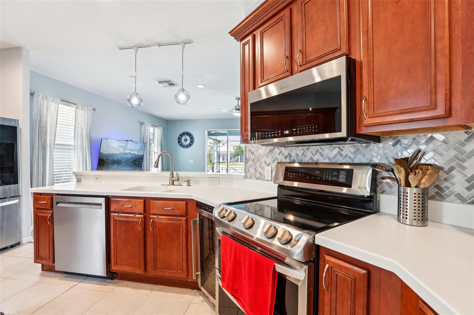 Listing photo id 24 for 18028 Malakai Isle Drive