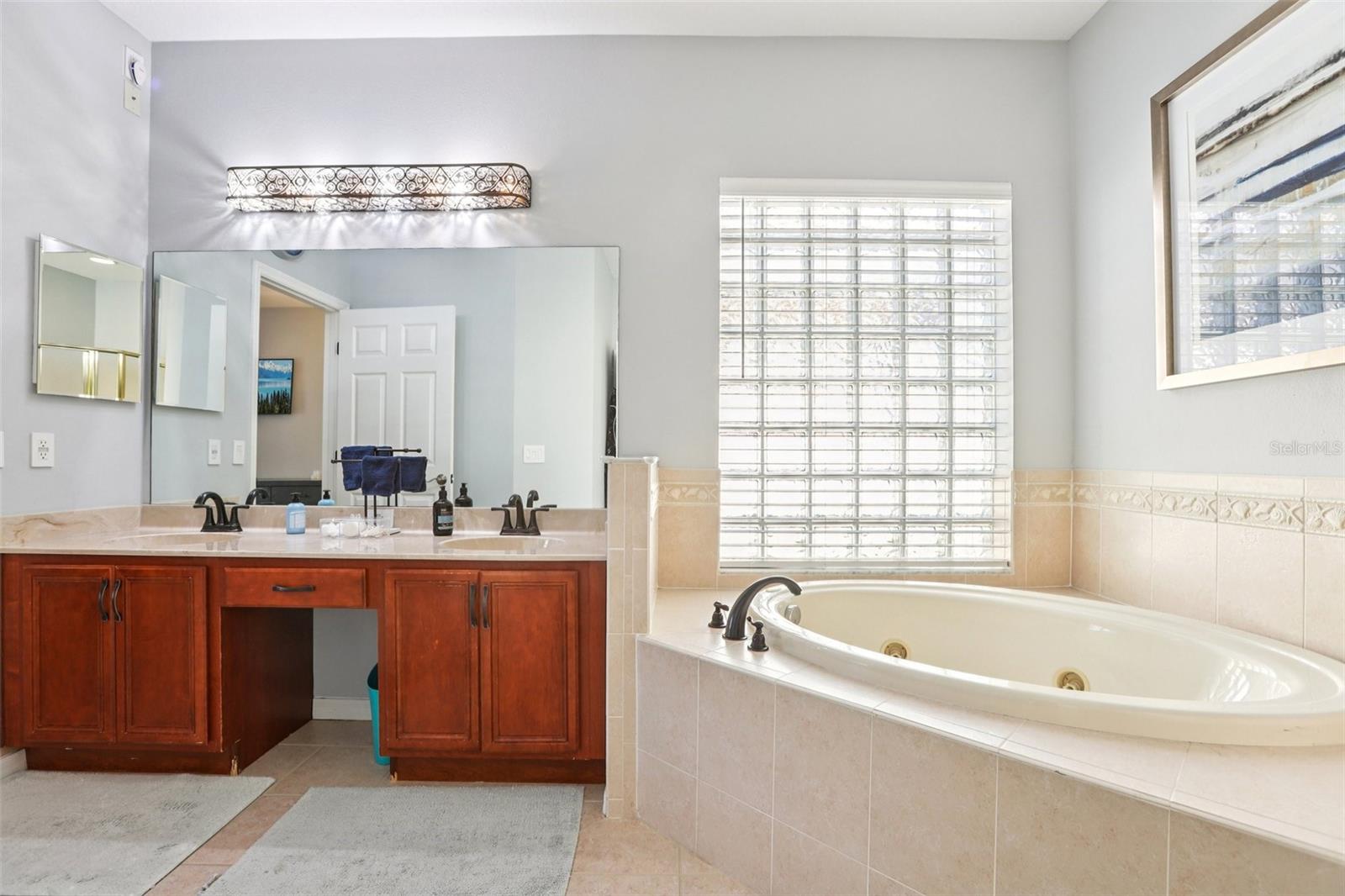 Listing photo id 31 for 18028 Malakai Isle Drive