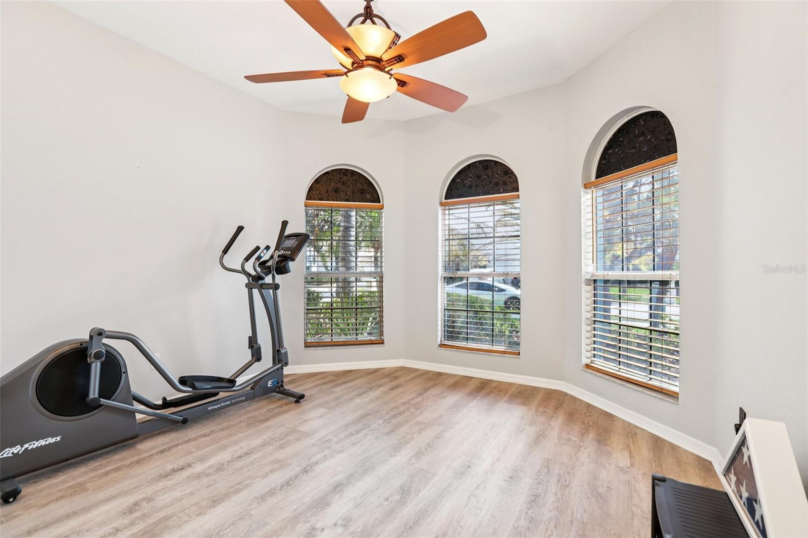 Listing photo id 35 for 18028 Malakai Isle Drive