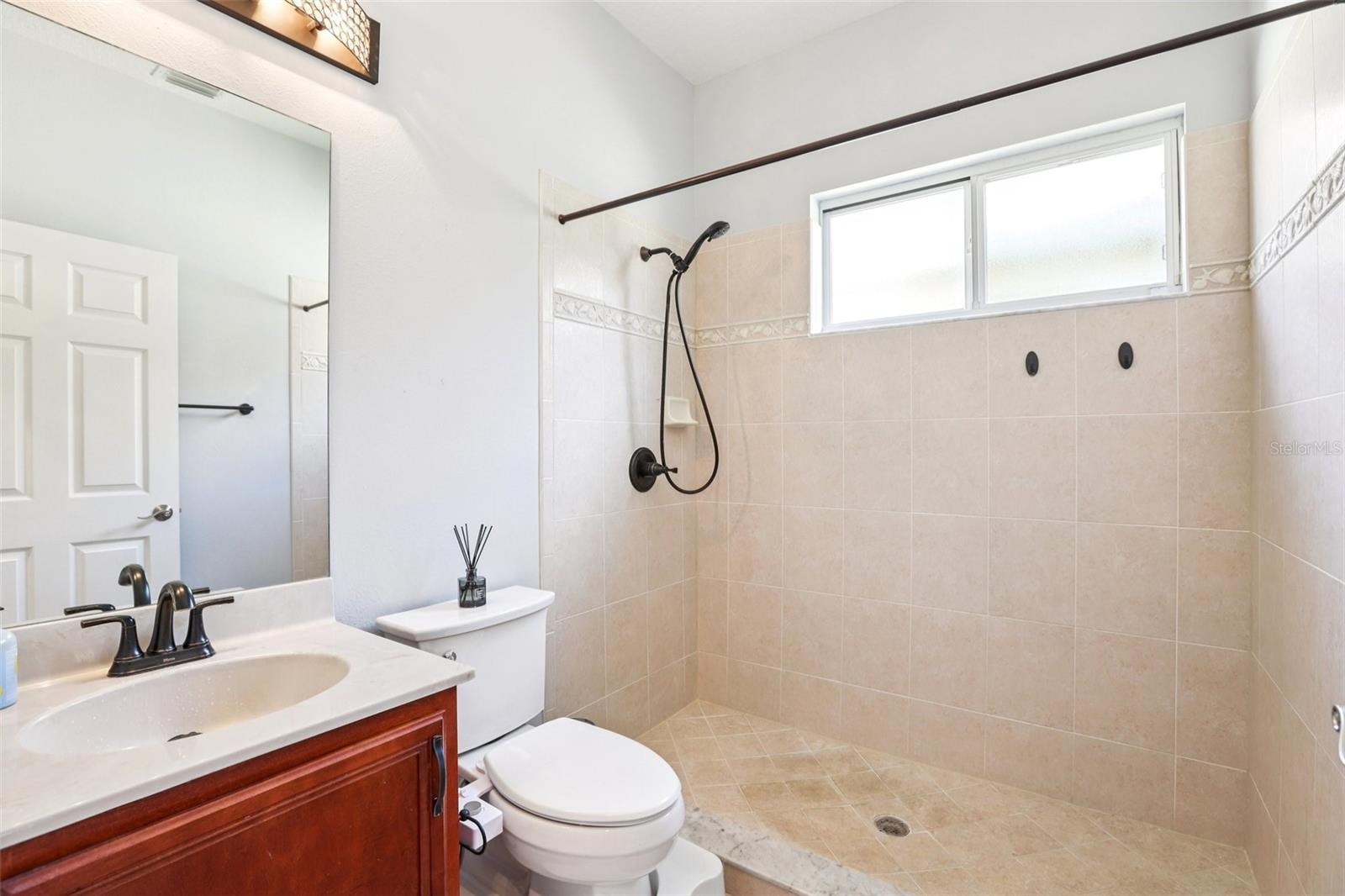 Listing photo id 38 for 18028 Malakai Isle Drive