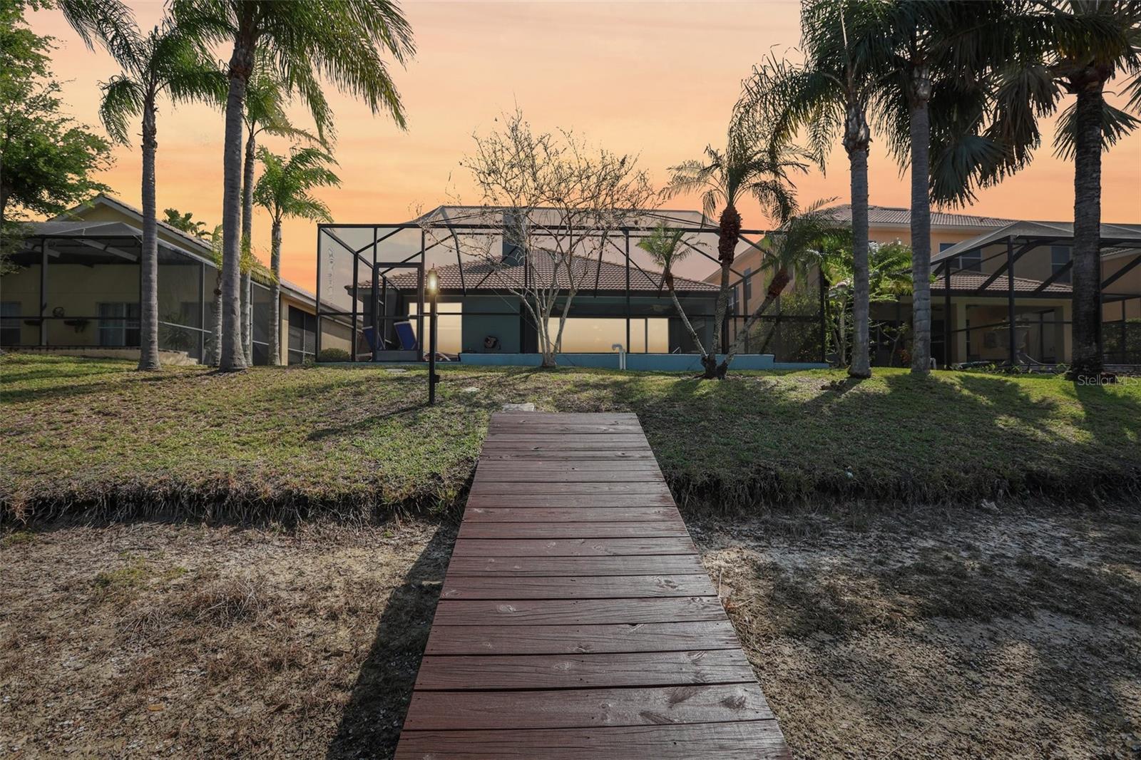 Listing photo id 3 for 18028 Malakai Isle Drive