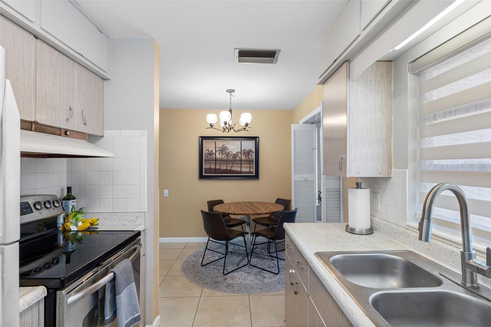 Image 11 of 35 For 10911 Freedom Boulevard