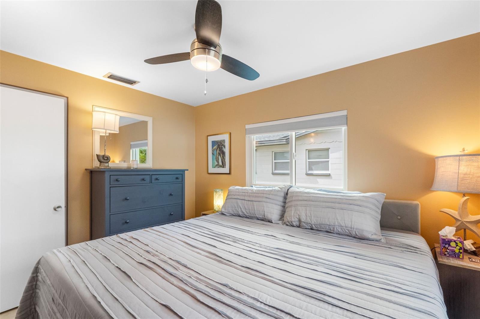 Image 17 of 35 For 10911 Freedom Boulevard