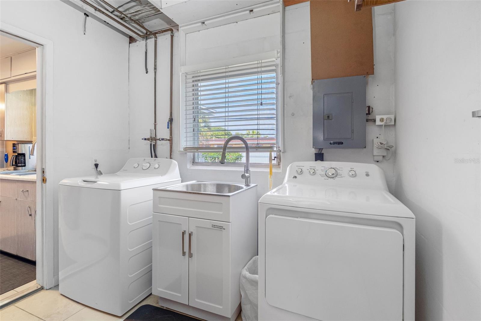 Image 20 of 35 For 10911 Freedom Boulevard