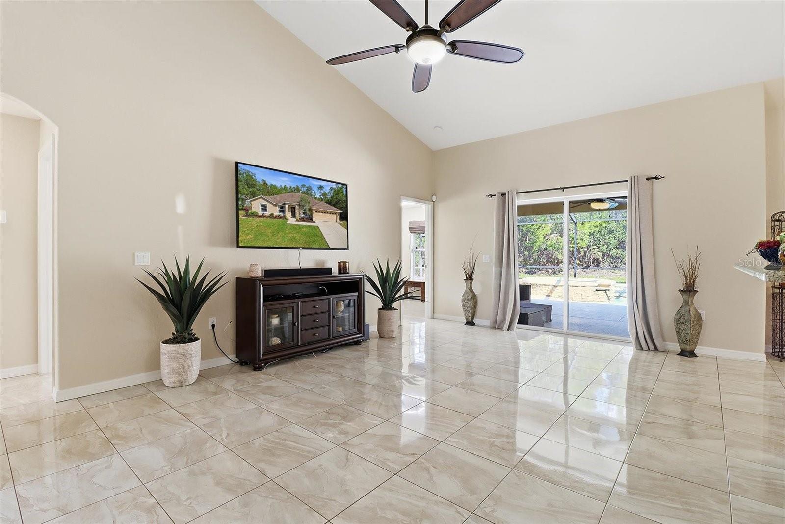 Image 14 of 39 For 11 Heuchera Court E