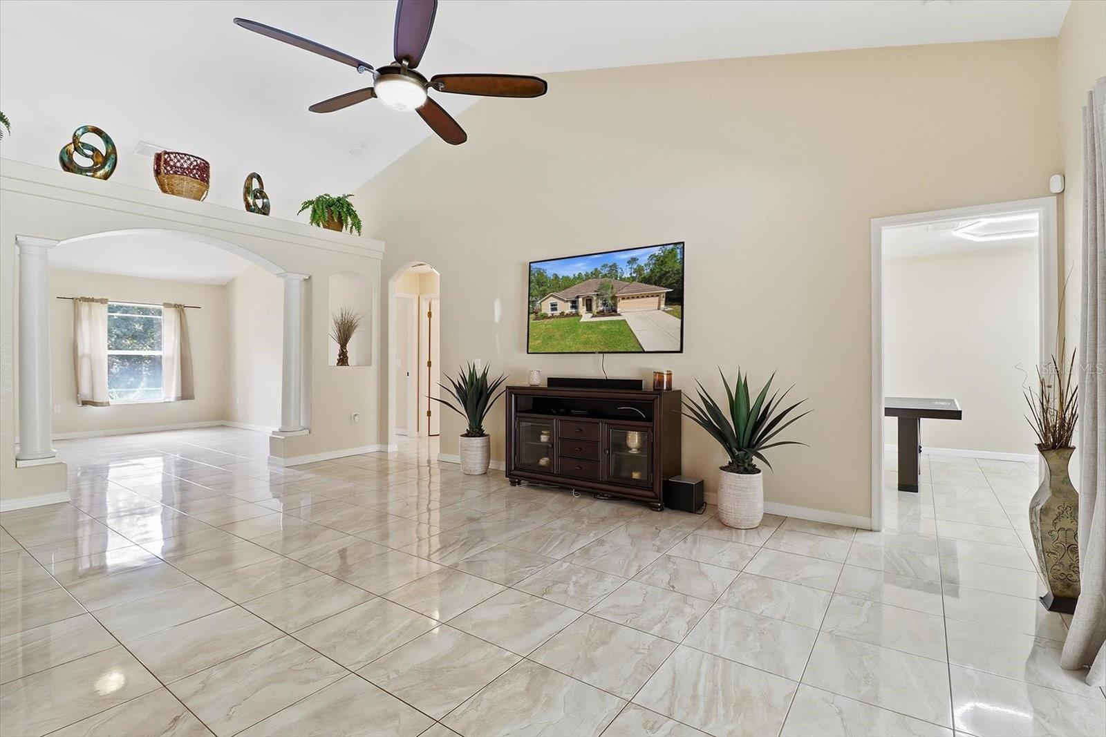 Image 15 of 39 For 11 Heuchera Court E