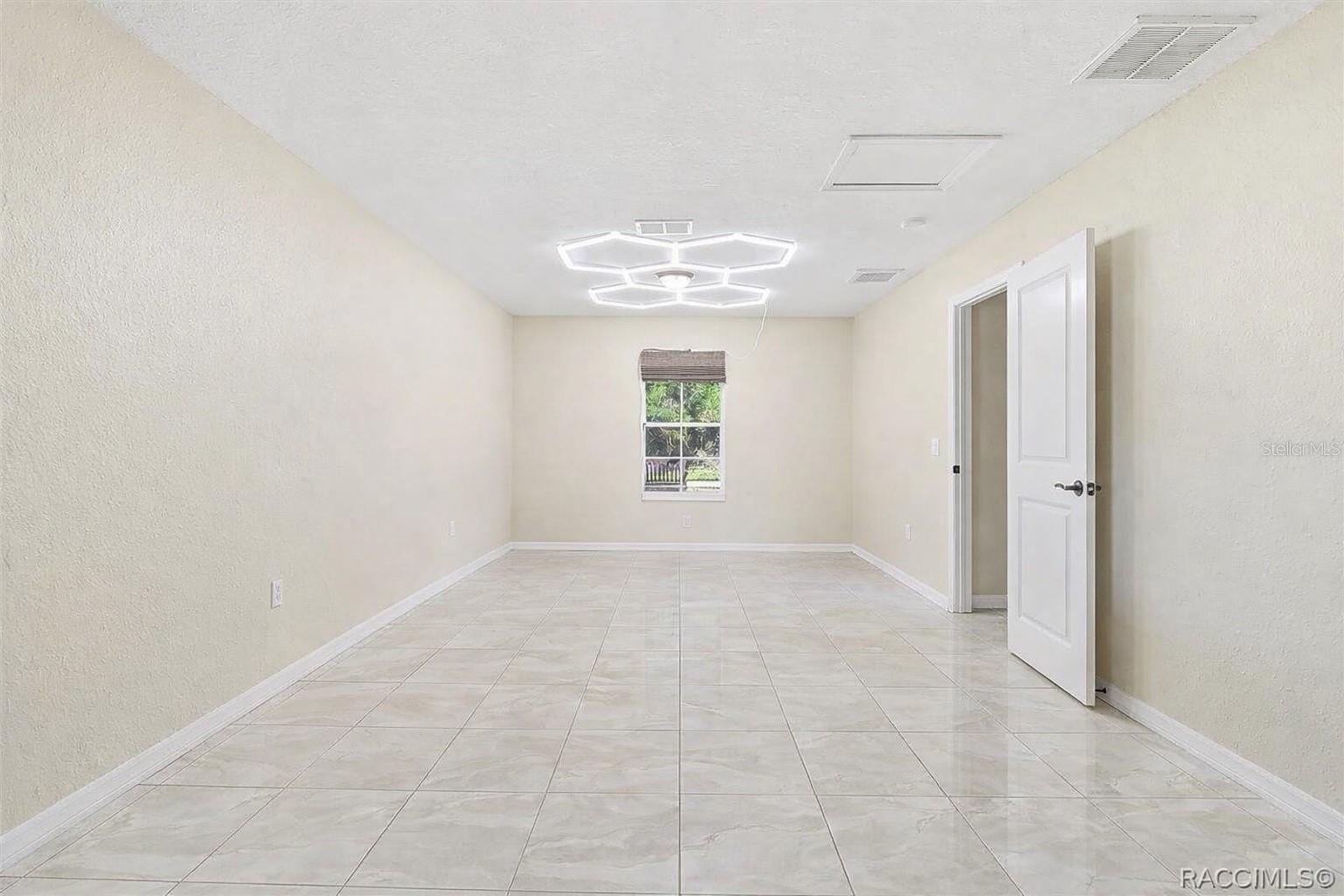 Image 31 of 39 For 11 Heuchera Court E