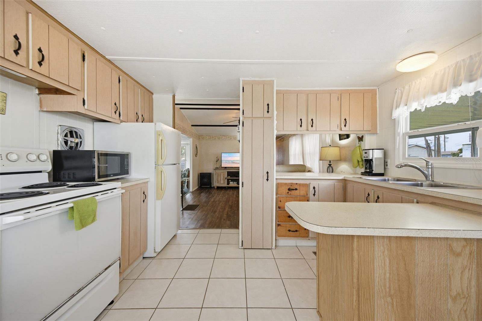 Image 10 of 35 For 4833 Royal Palm Drive