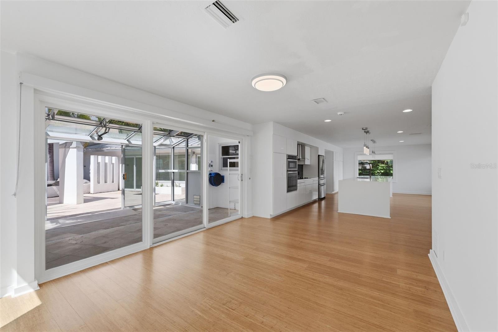 Image 10 of 81 For 1405 Bayshore Drive