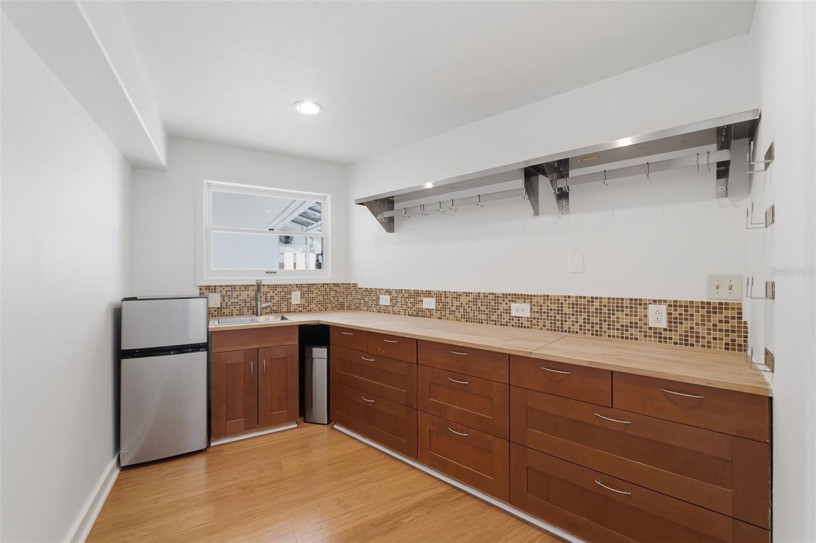 Image 12 of 81 For 1405 Bayshore Drive