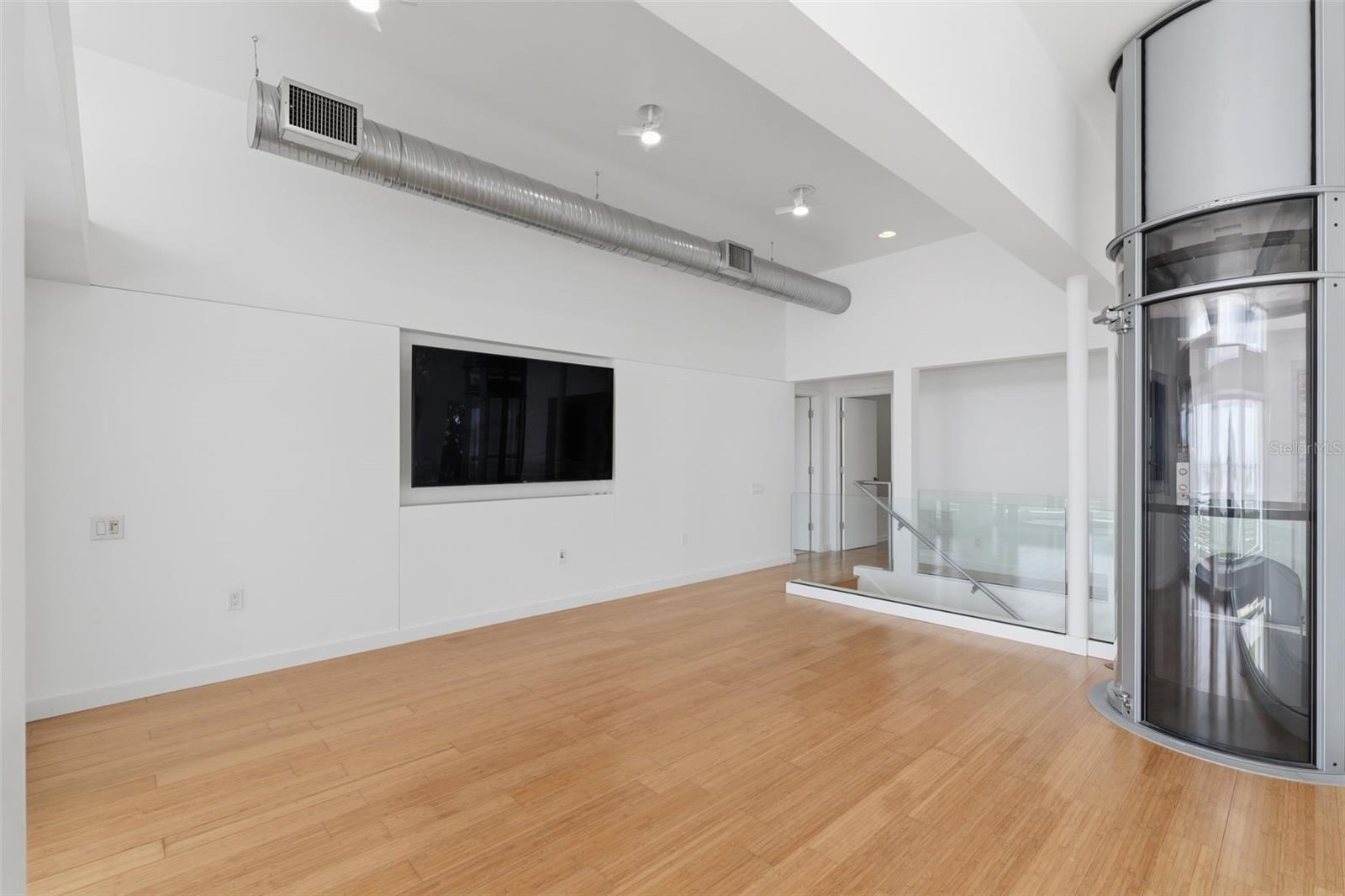 Image 17 of 81 For 1405 Bayshore Drive