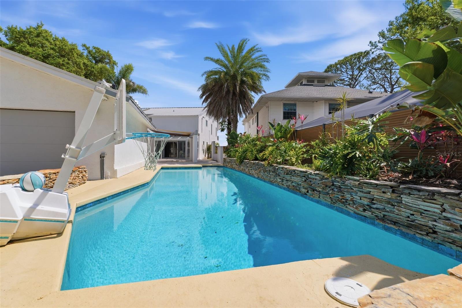 Image 28 of 81 For 1405 Bayshore Drive