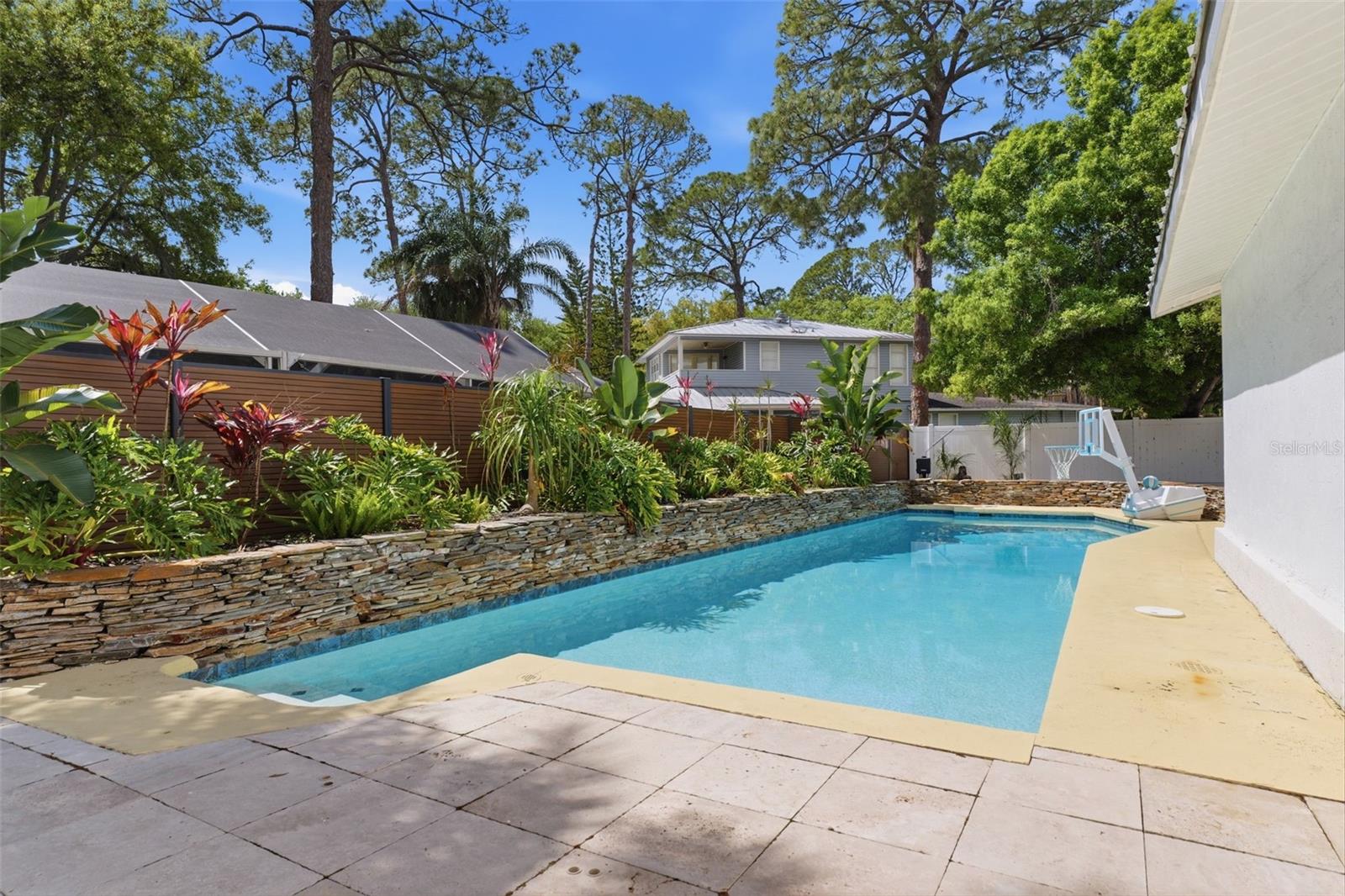 Image 29 of 81 For 1405 Bayshore Drive