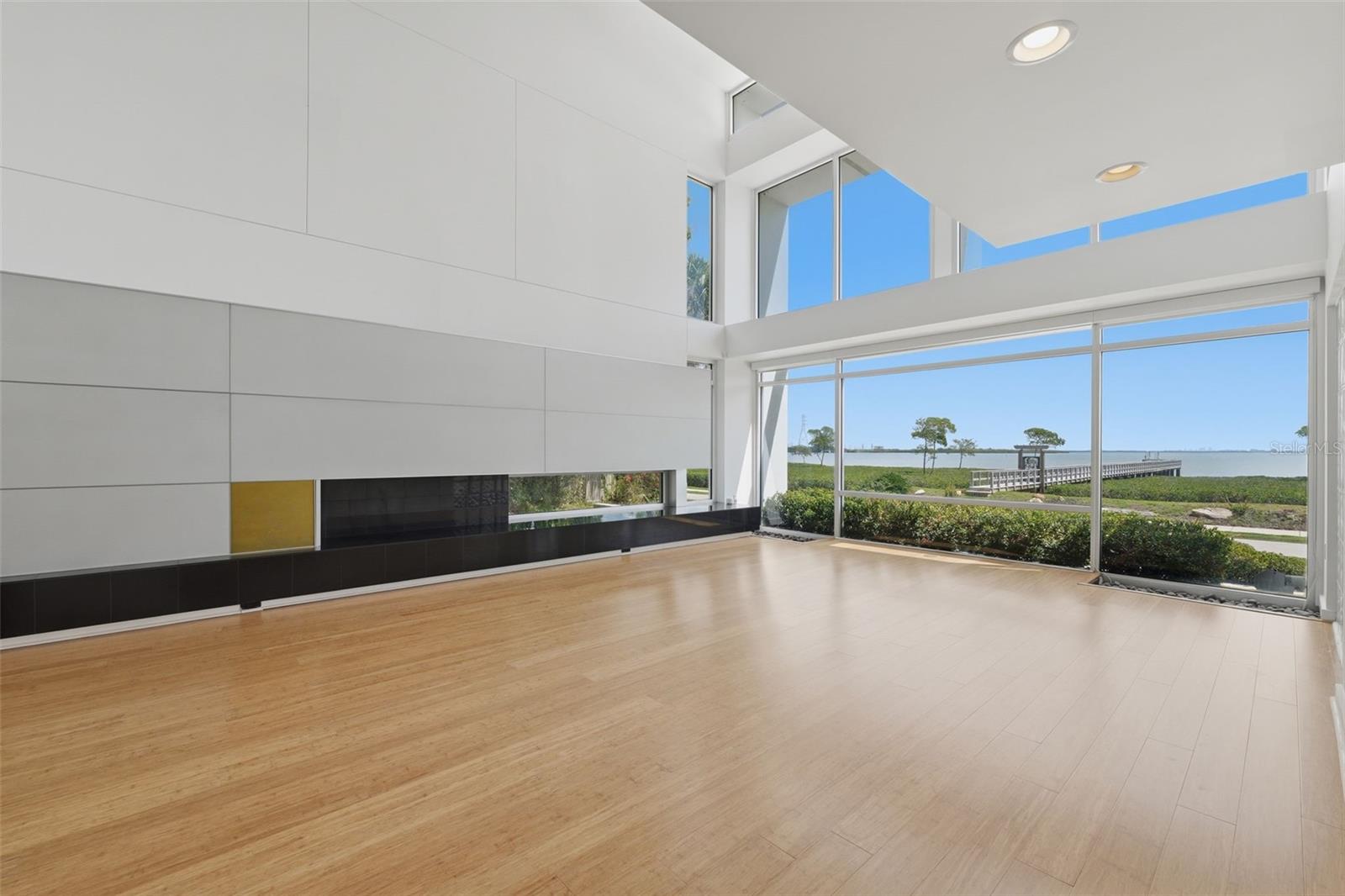 Image 3 of 81 For 1405 Bayshore Drive