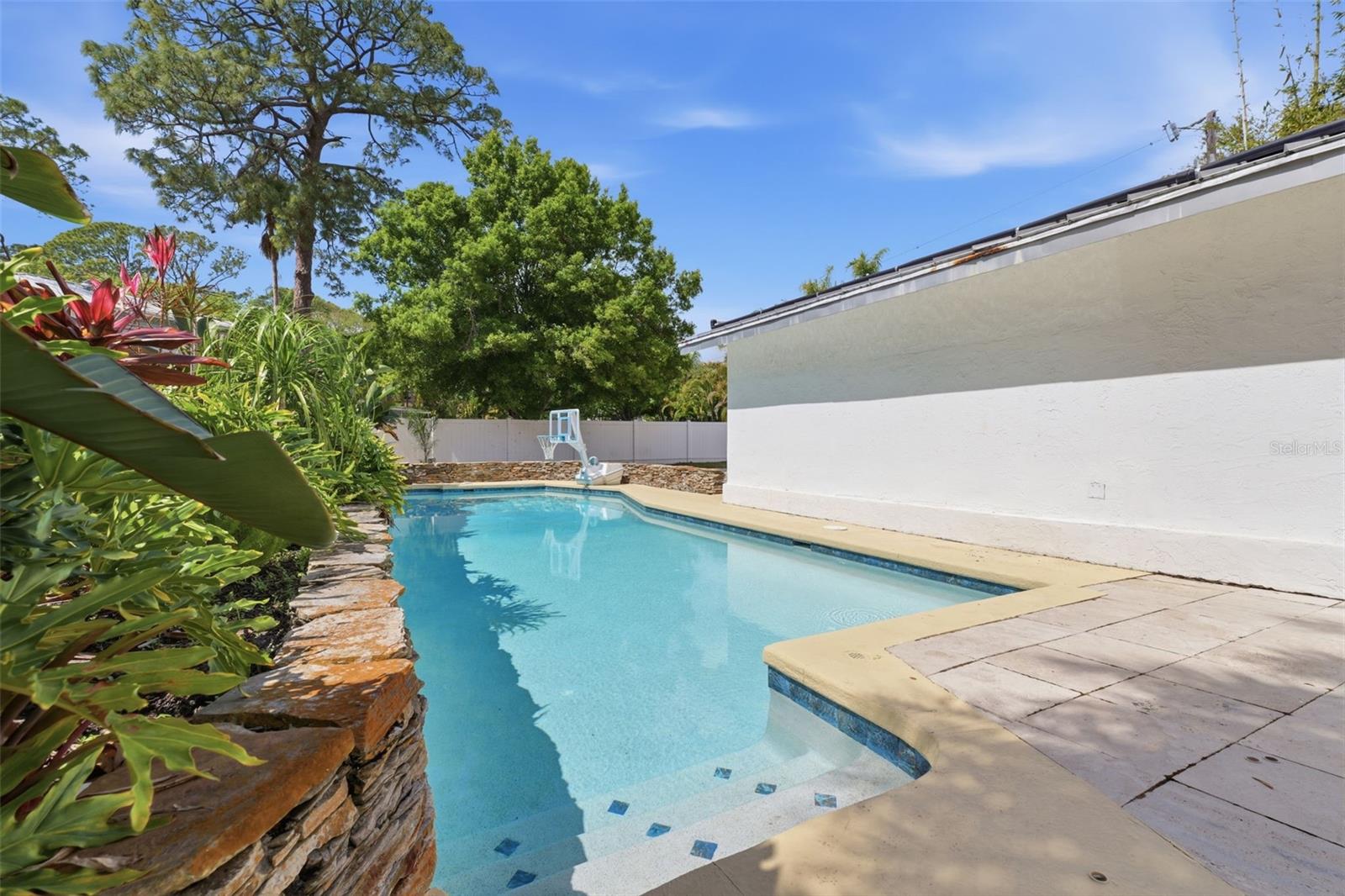 Image 30 of 81 For 1405 Bayshore Drive