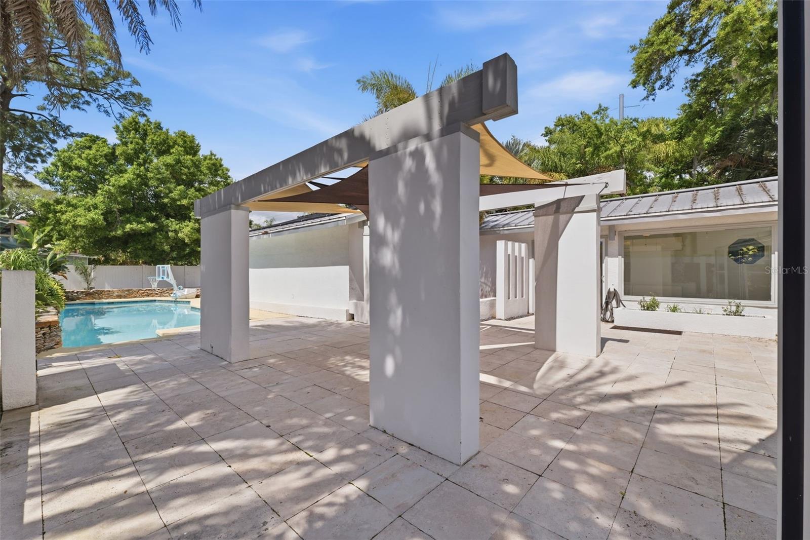 Image 38 of 81 For 1405 Bayshore Drive