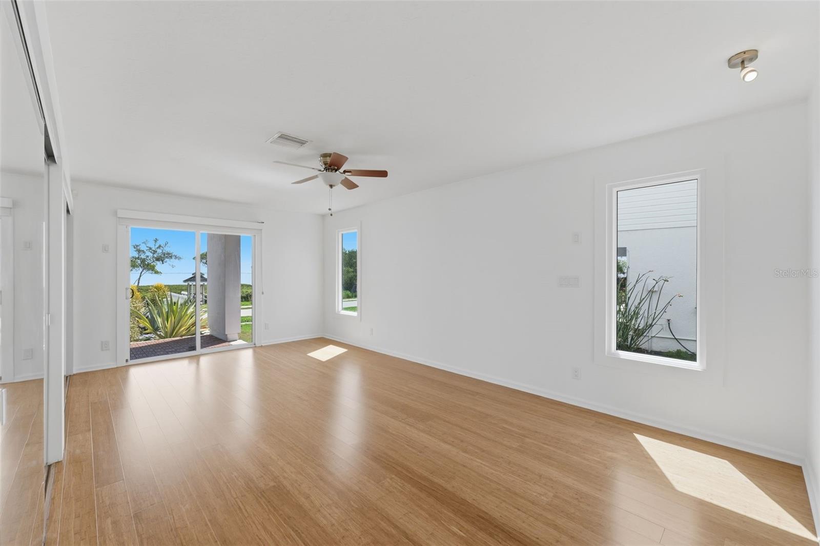 Image 44 of 81 For 1405 Bayshore Drive