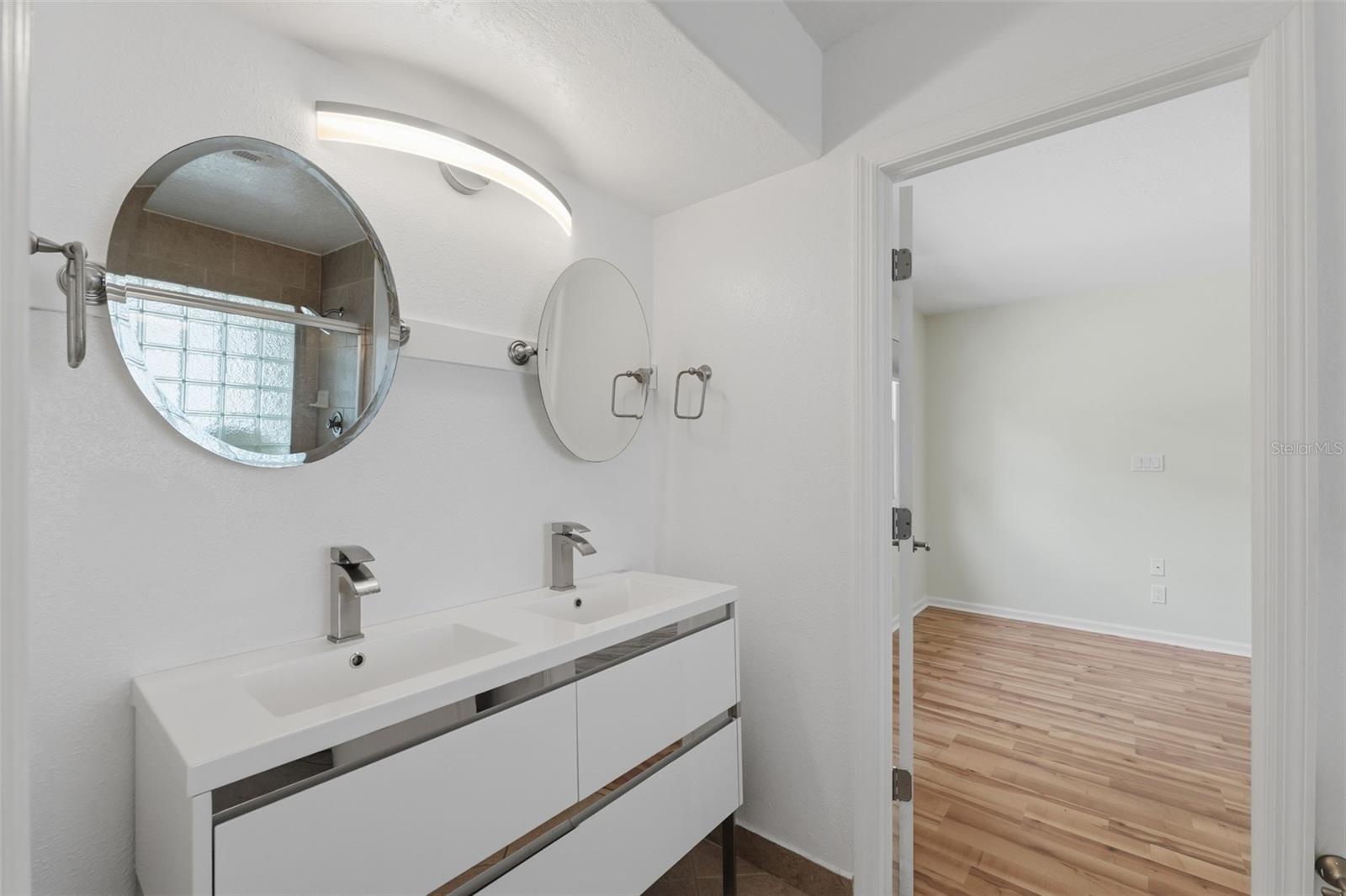 Image 45 of 81 For 1405 Bayshore Drive