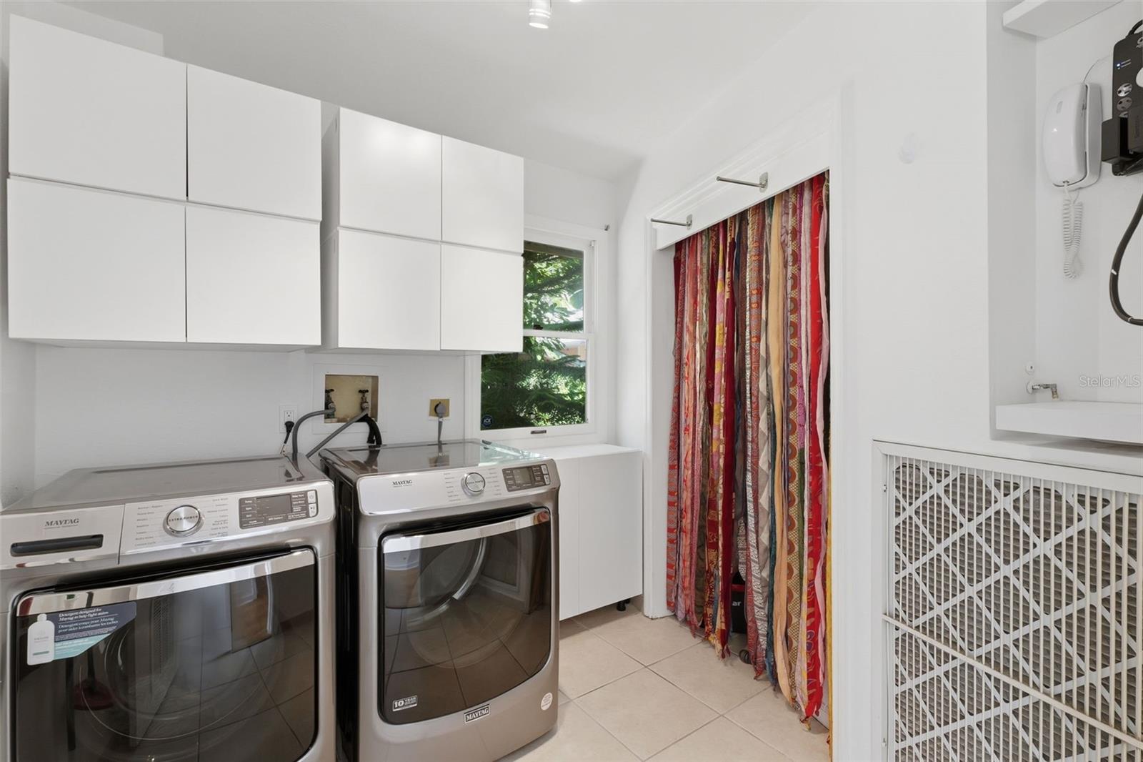 Image 46 of 81 For 1405 Bayshore Drive