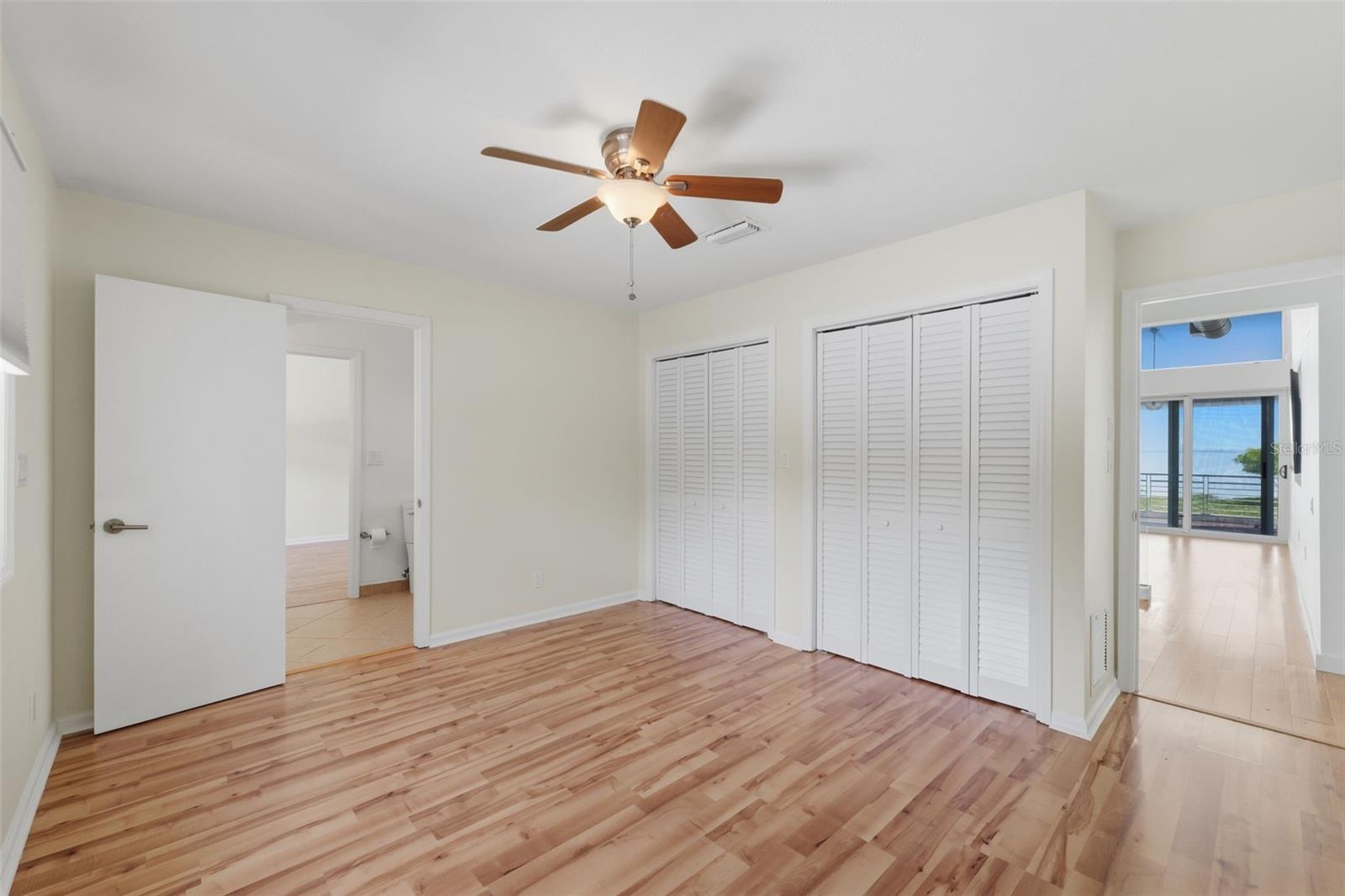 Image 49 of 81 For 1405 Bayshore Drive