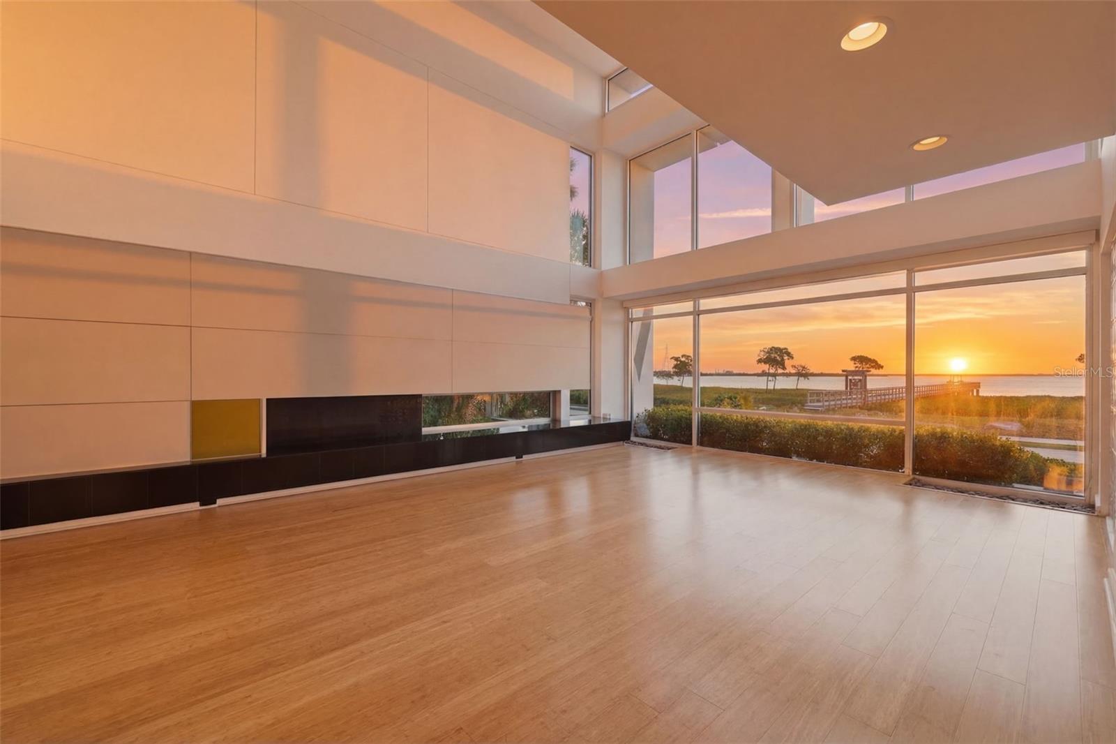 Image 5 of 81 For 1405 Bayshore Drive