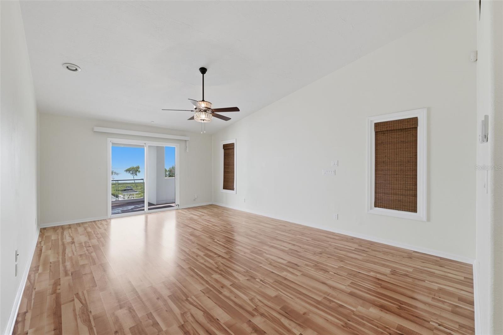 Image 52 of 81 For 1405 Bayshore Drive