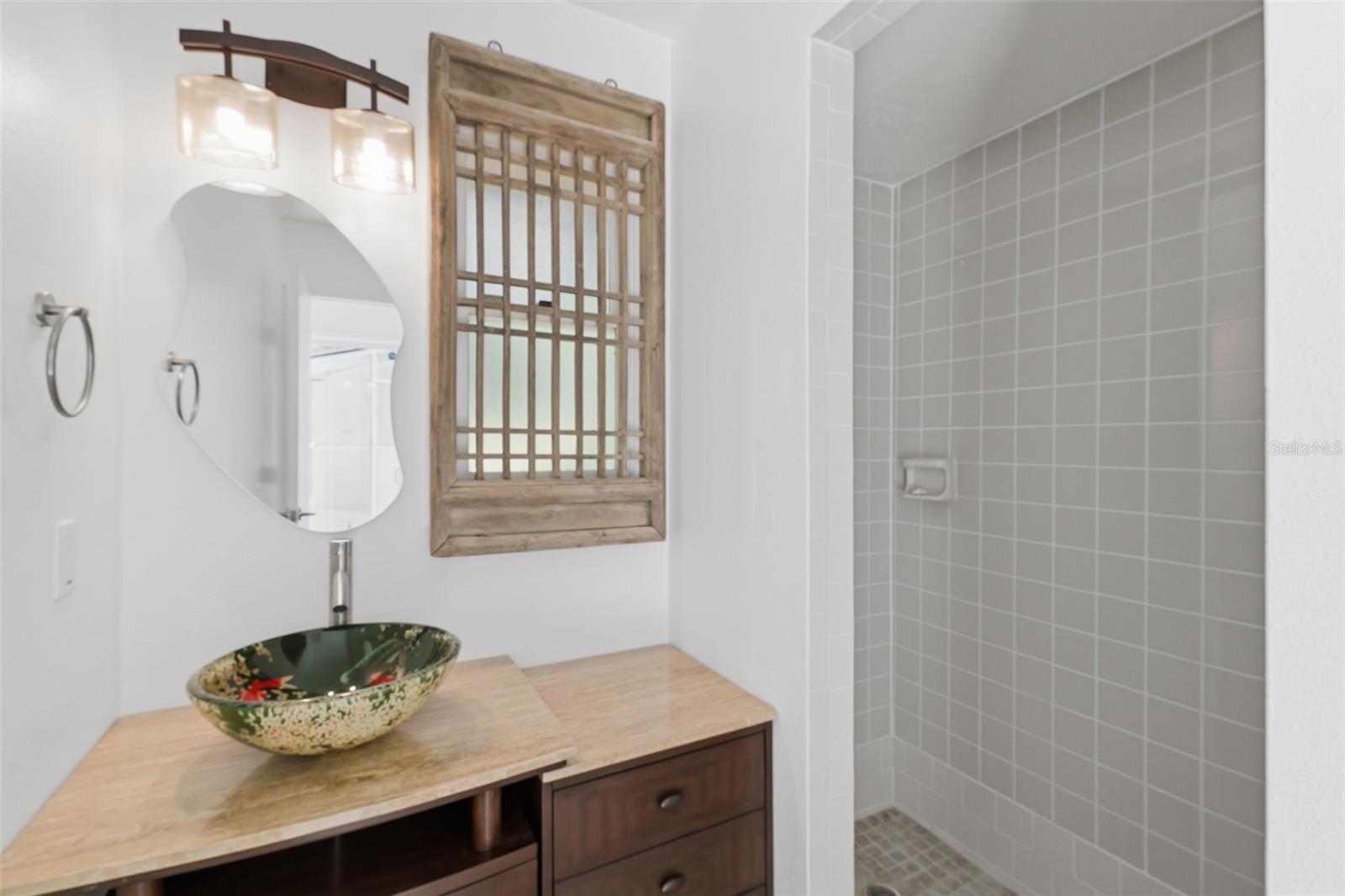 Image 54 of 81 For 1405 Bayshore Drive