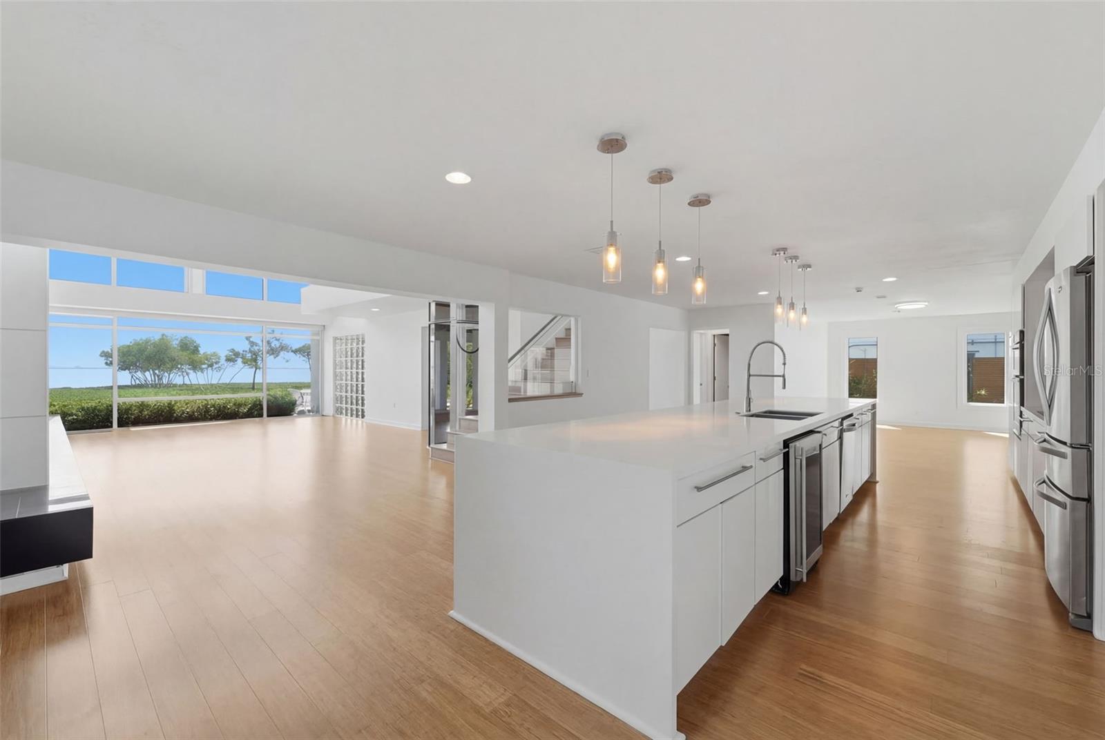 Image 7 of 81 For 1405 Bayshore Drive