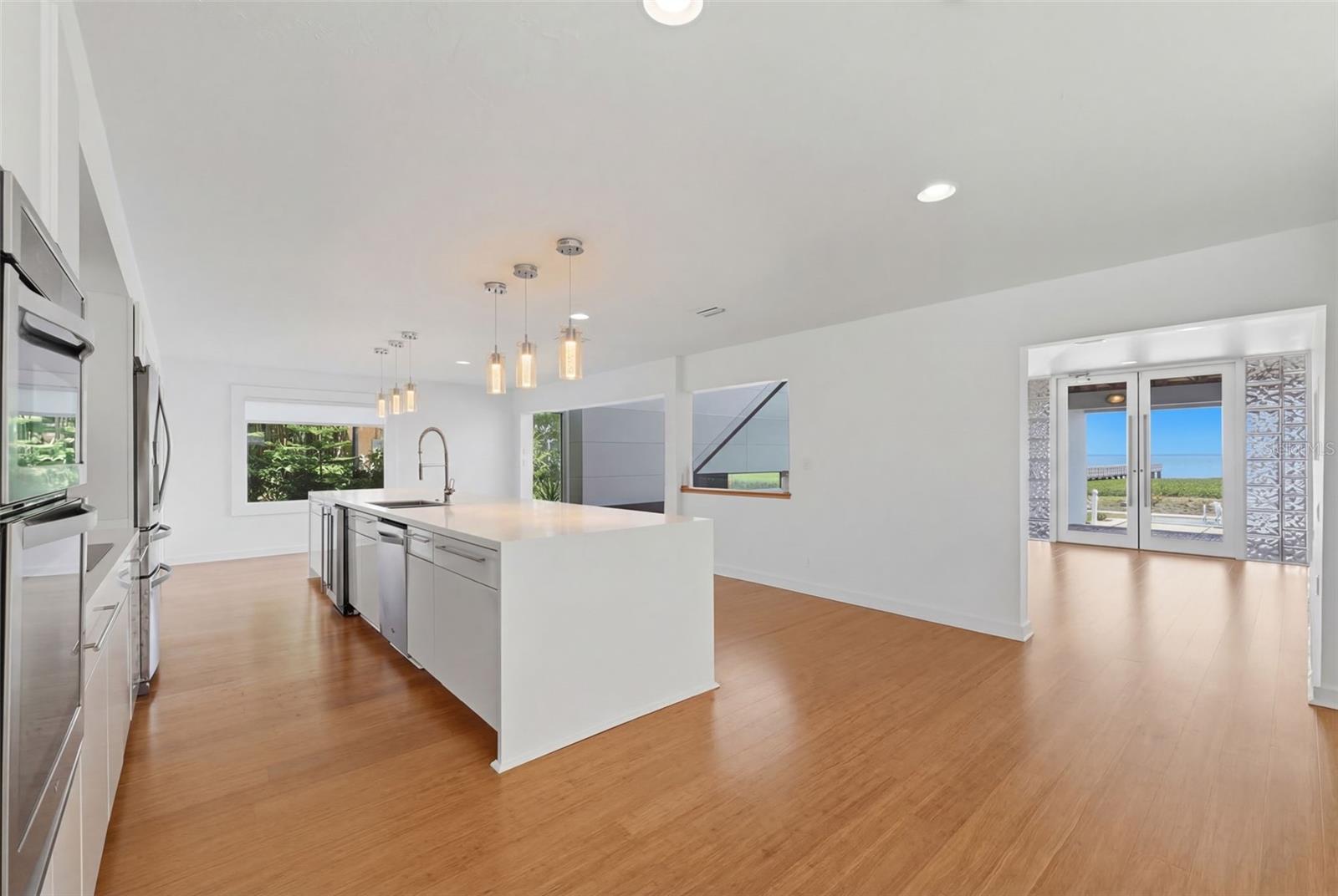 Image 8 of 81 For 1405 Bayshore Drive