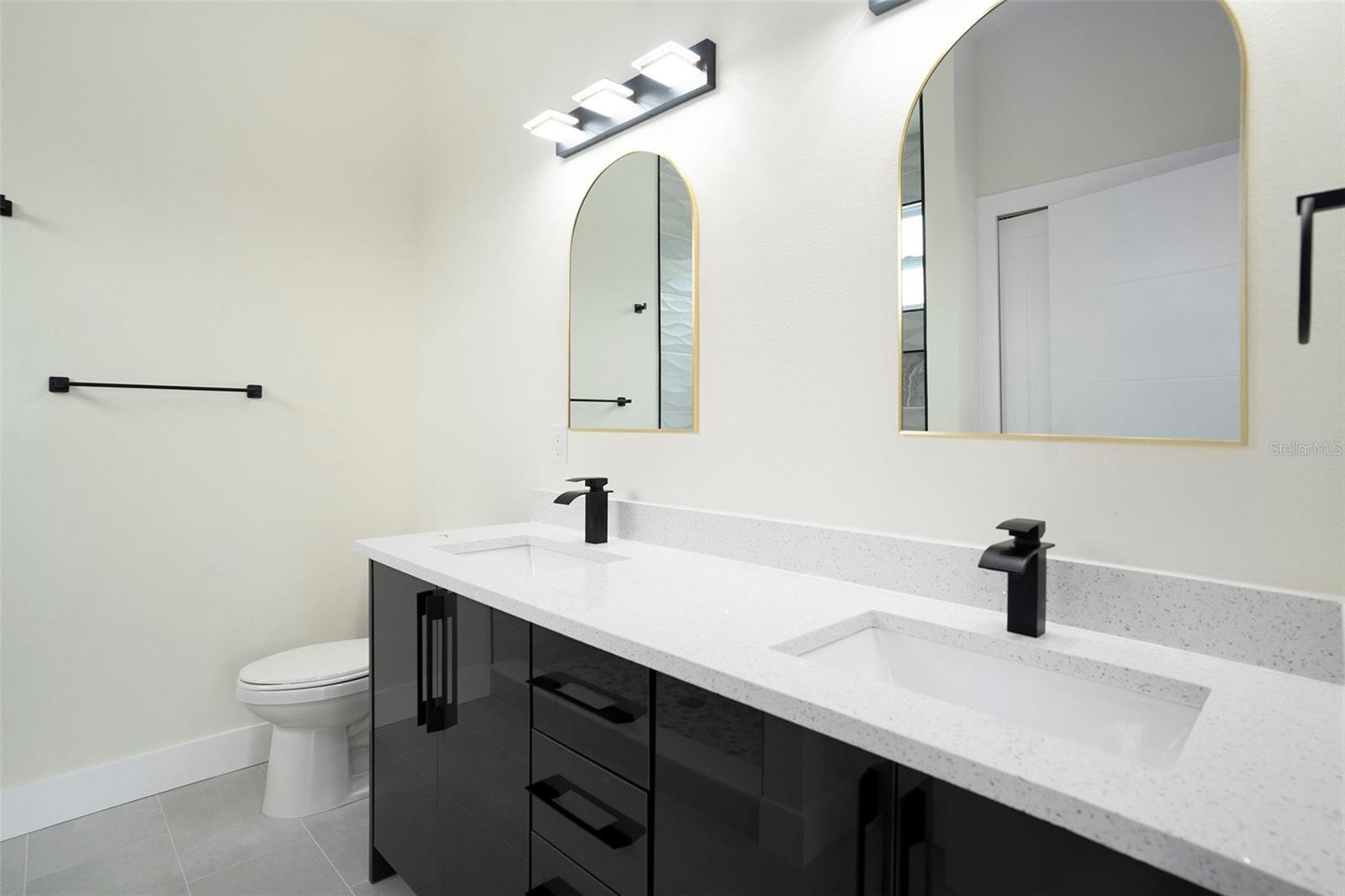 Image 17 of 26 For 3612 Temple Street