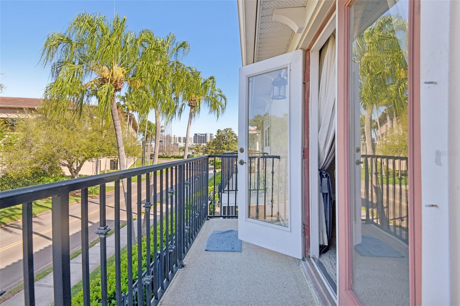 Image 39 of 53 For 300 Valencia Circle