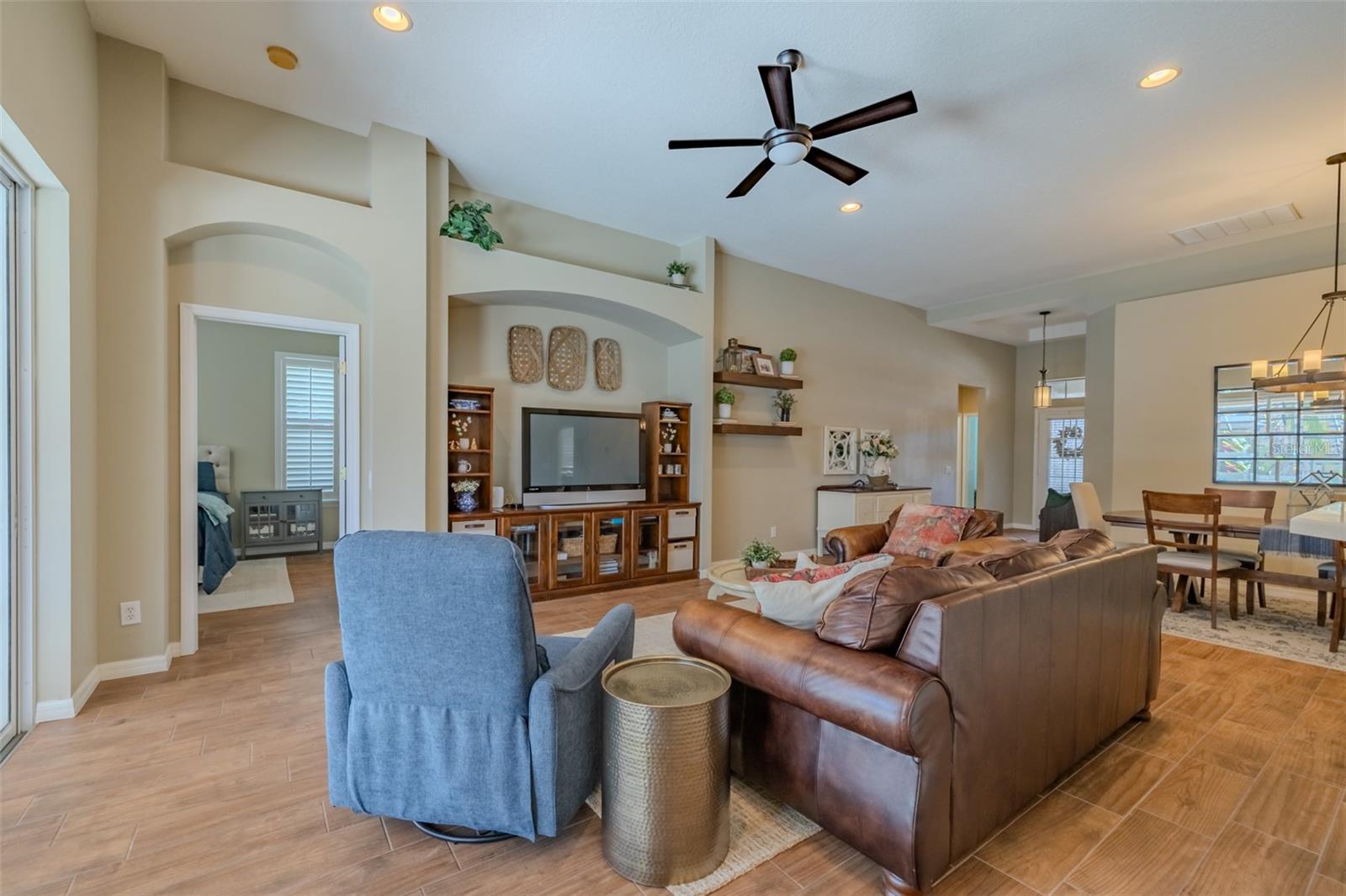 Image 11 of 64 For 11618 Whiterook Court