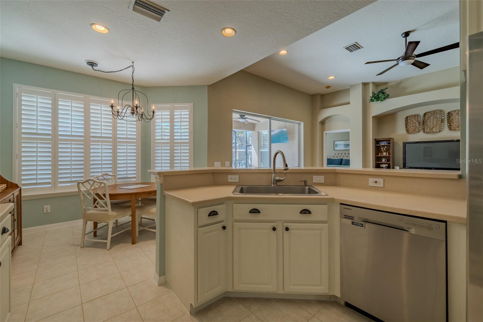 Image 16 of 64 For 11618 Whiterook Court