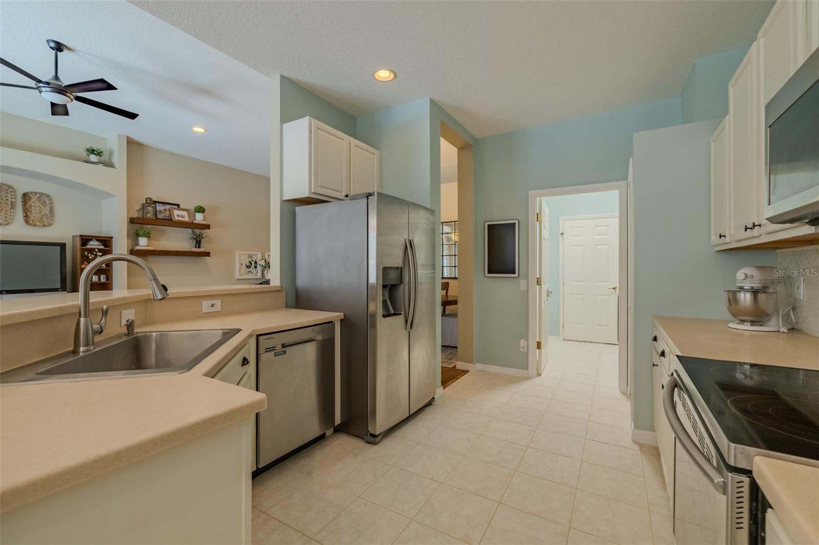 Image 17 of 64 For 11618 Whiterook Court