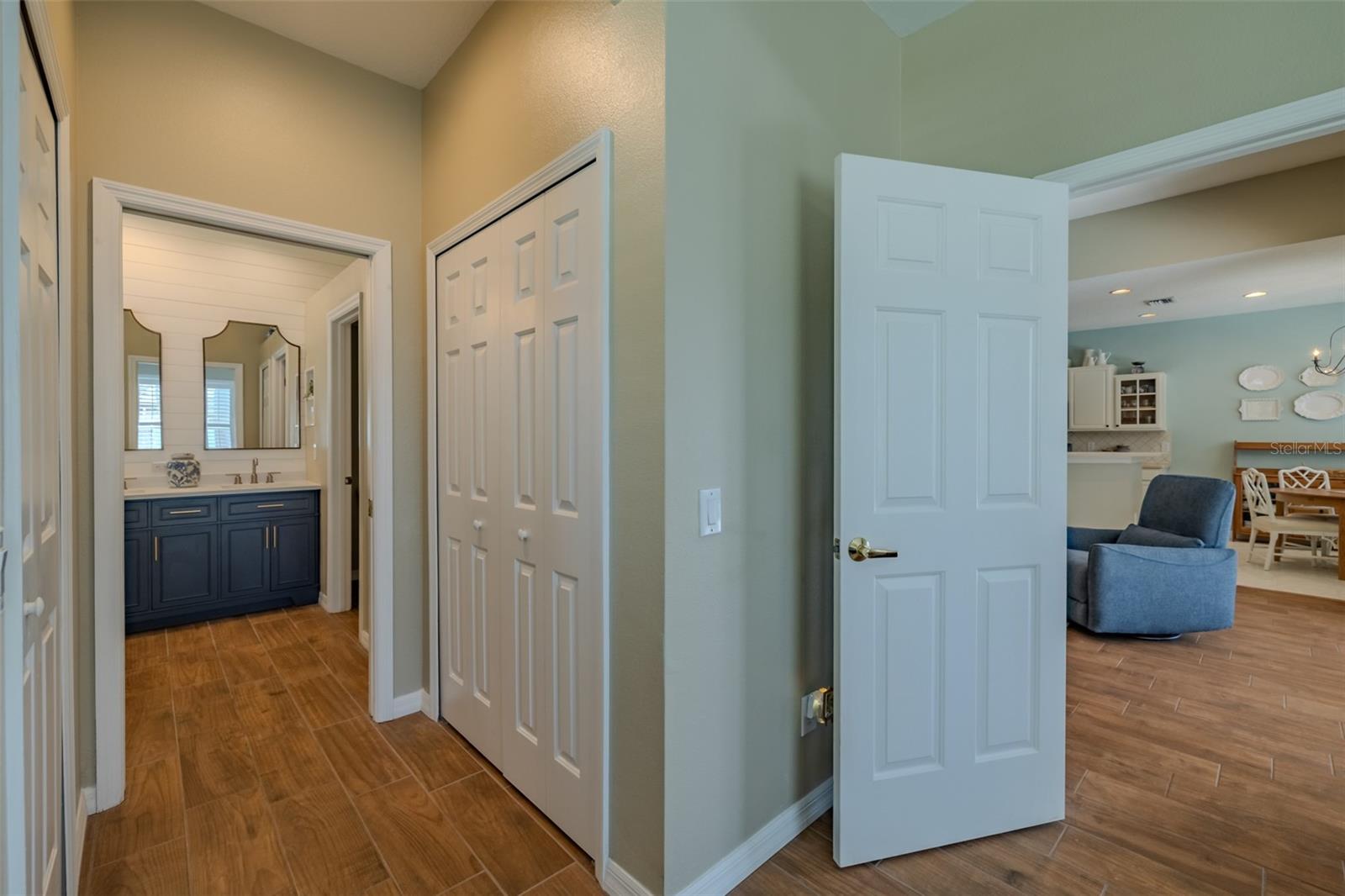 Image 30 of 64 For 11618 Whiterook Court