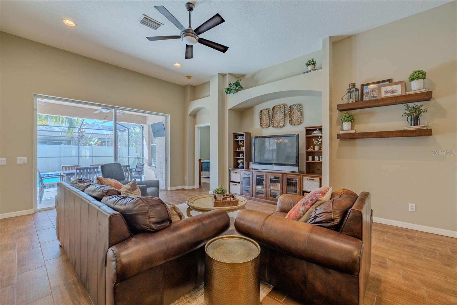 Image 9 of 64 For 11618 Whiterook Court