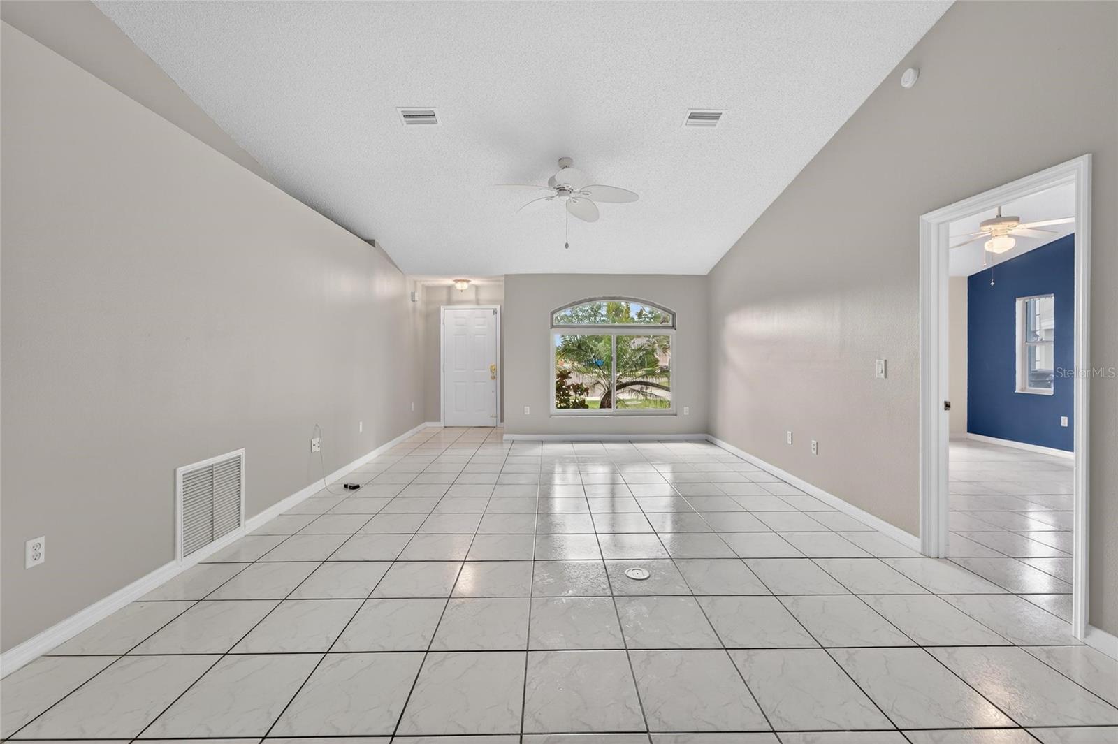 Image 4 of 48 For 5644 29th Street Circle E