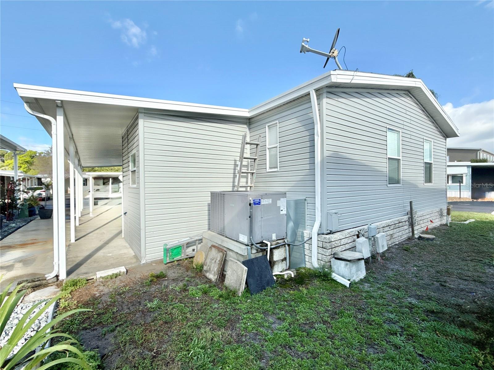 Image 18 of 19 For 6907 Americana Drive Ne 101