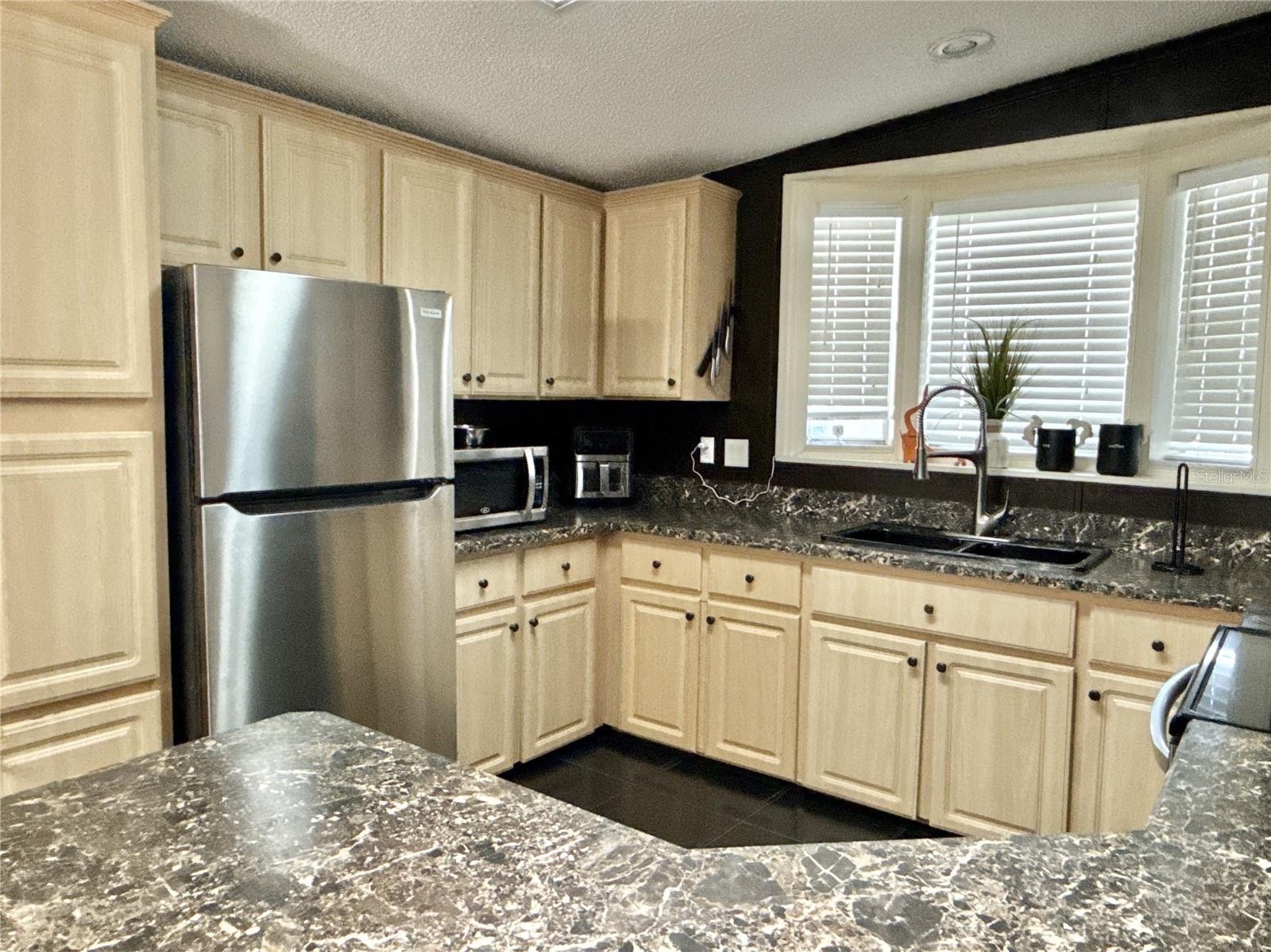 Image 3 of 19 For 6907 Americana Drive Ne 101
