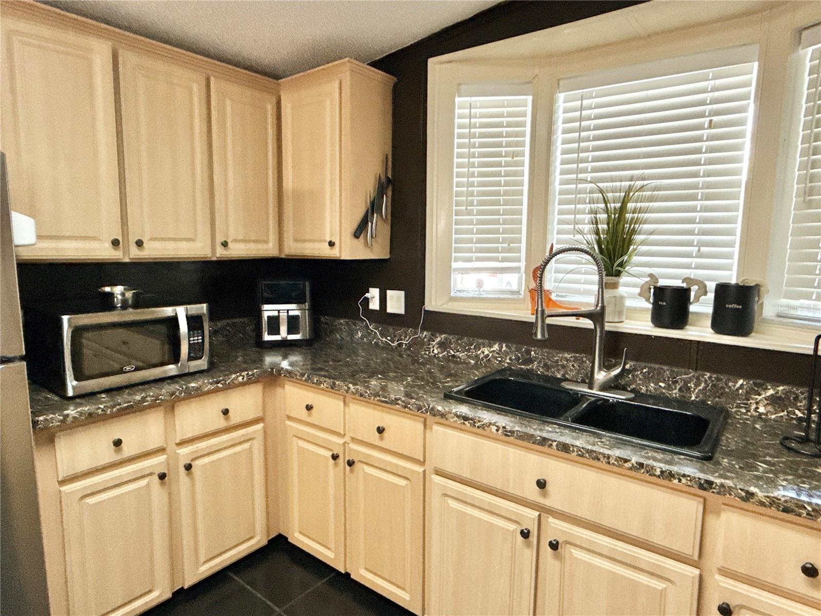 Image 6 of 19 For 6907 Americana Drive Ne 101
