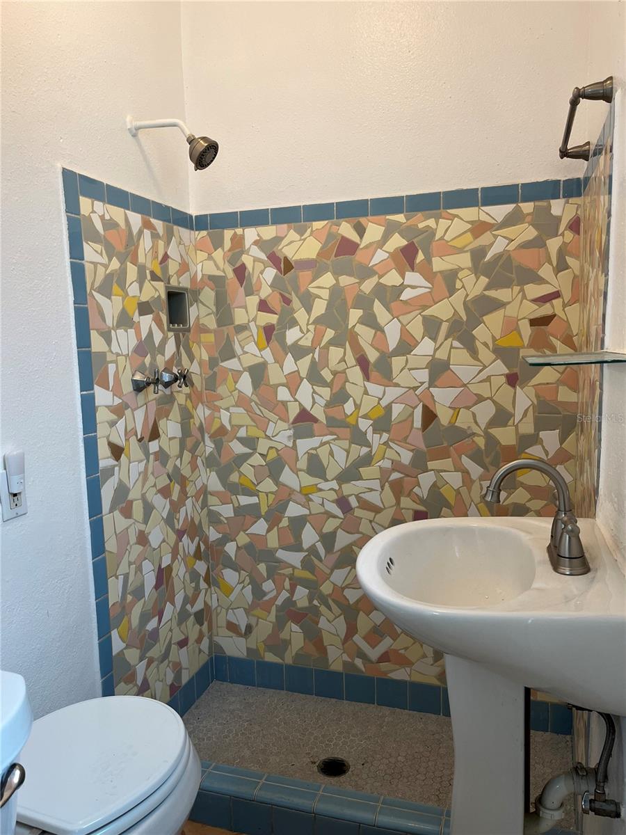 Image 10 of 35 For 2730 Dartmouth Avenue N