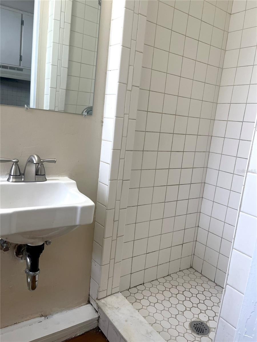 Image 31 of 35 For 2730 Dartmouth Avenue N