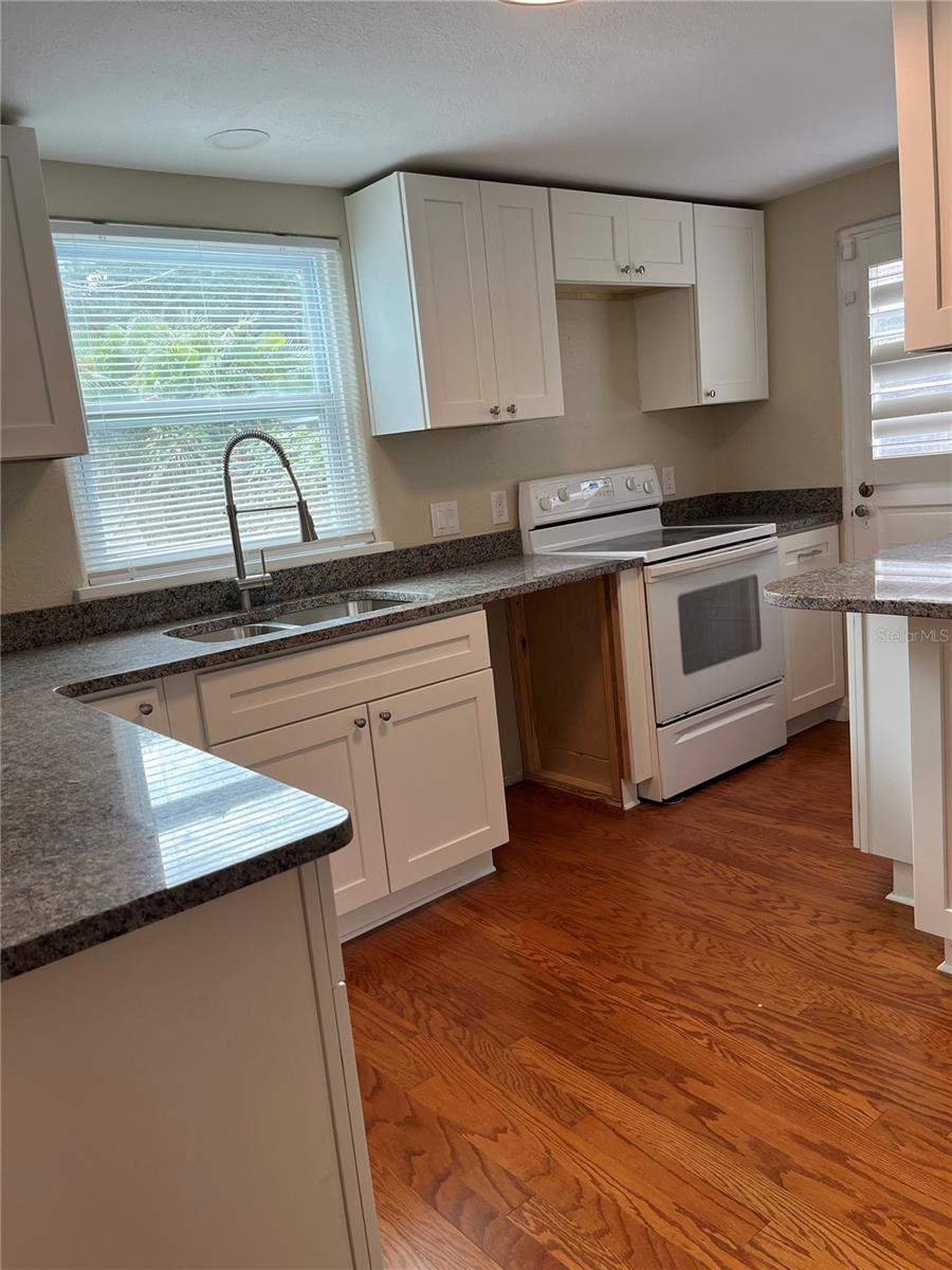 Image 5 of 35 For 2730 Dartmouth Avenue N