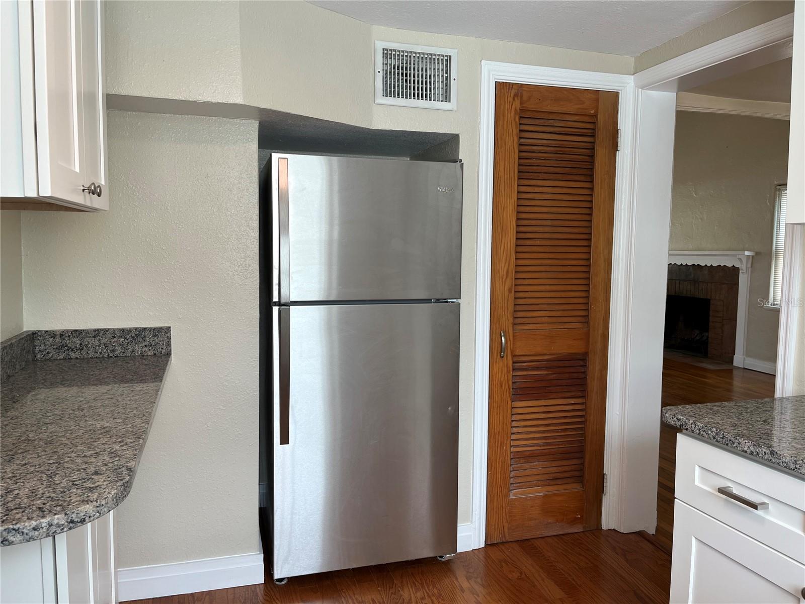 Image 6 of 35 For 2730 Dartmouth Avenue N