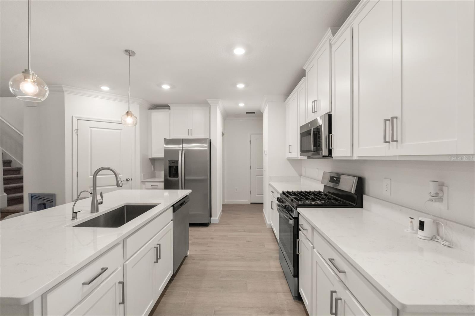 Image 6 of 32 For 17551 Holly Well Avenue