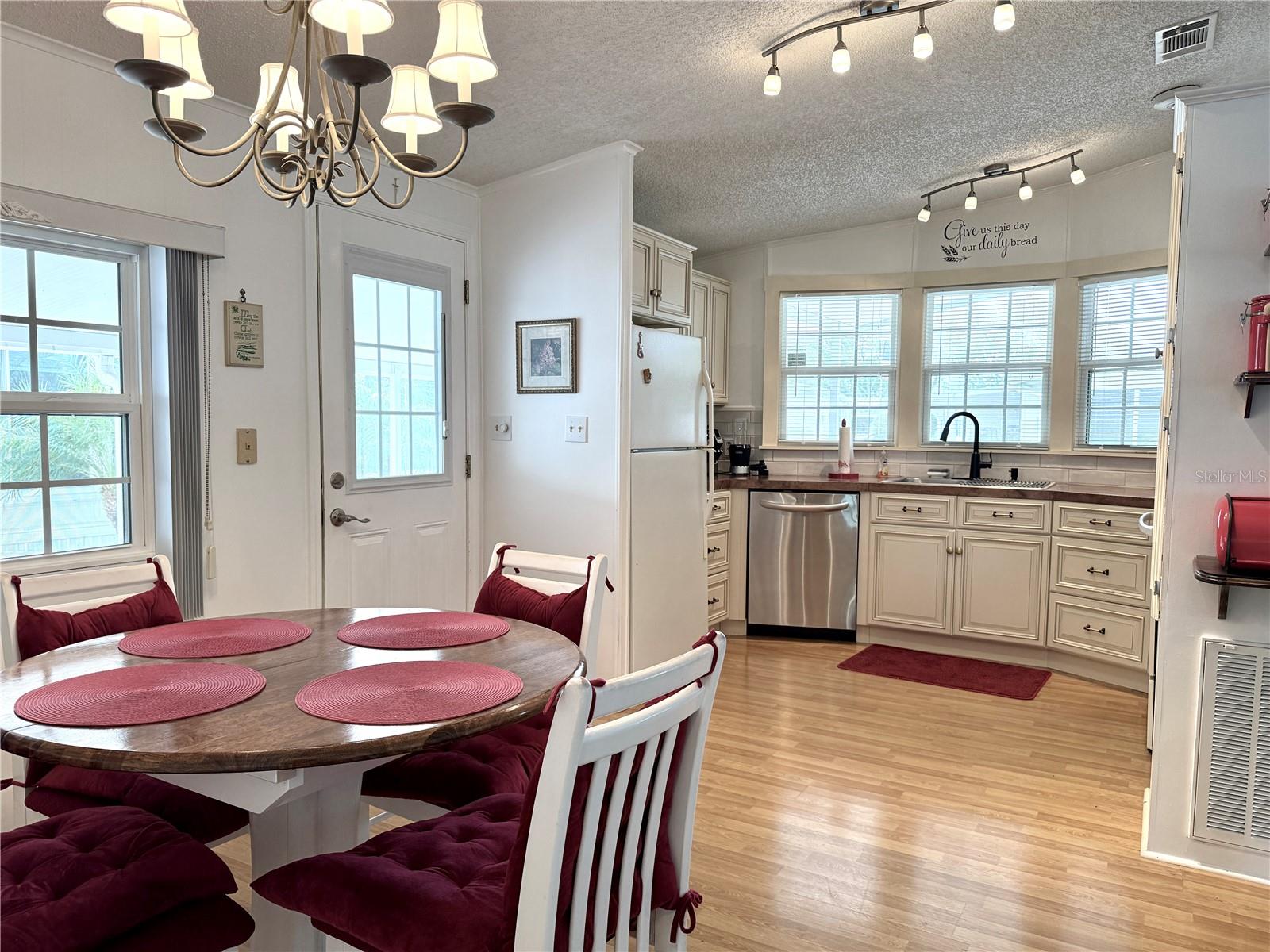 Image 11 of 44 For 101 Saint George Court