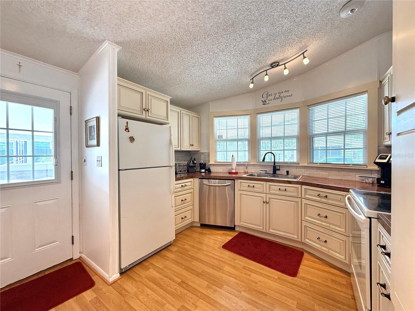 Image 12 of 44 For 101 Saint George Court