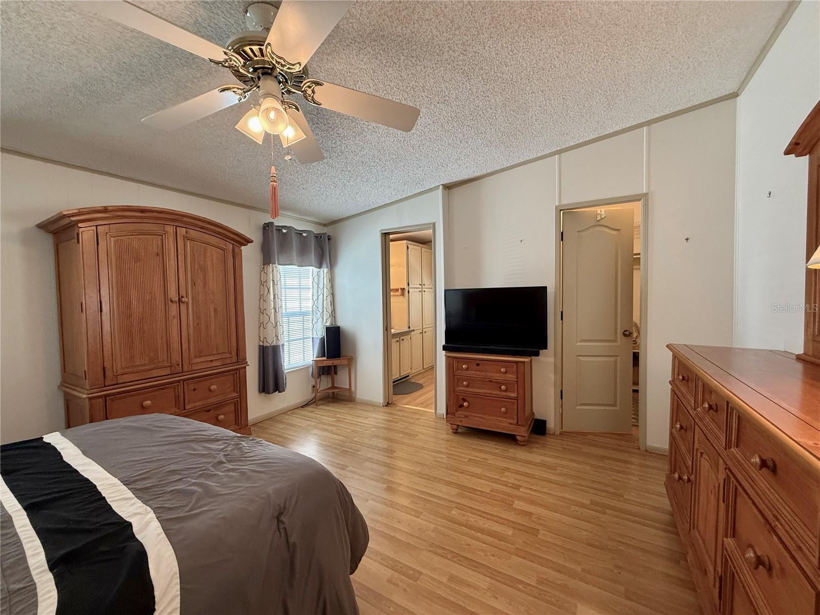 Image 15 of 44 For 101 Saint George Court