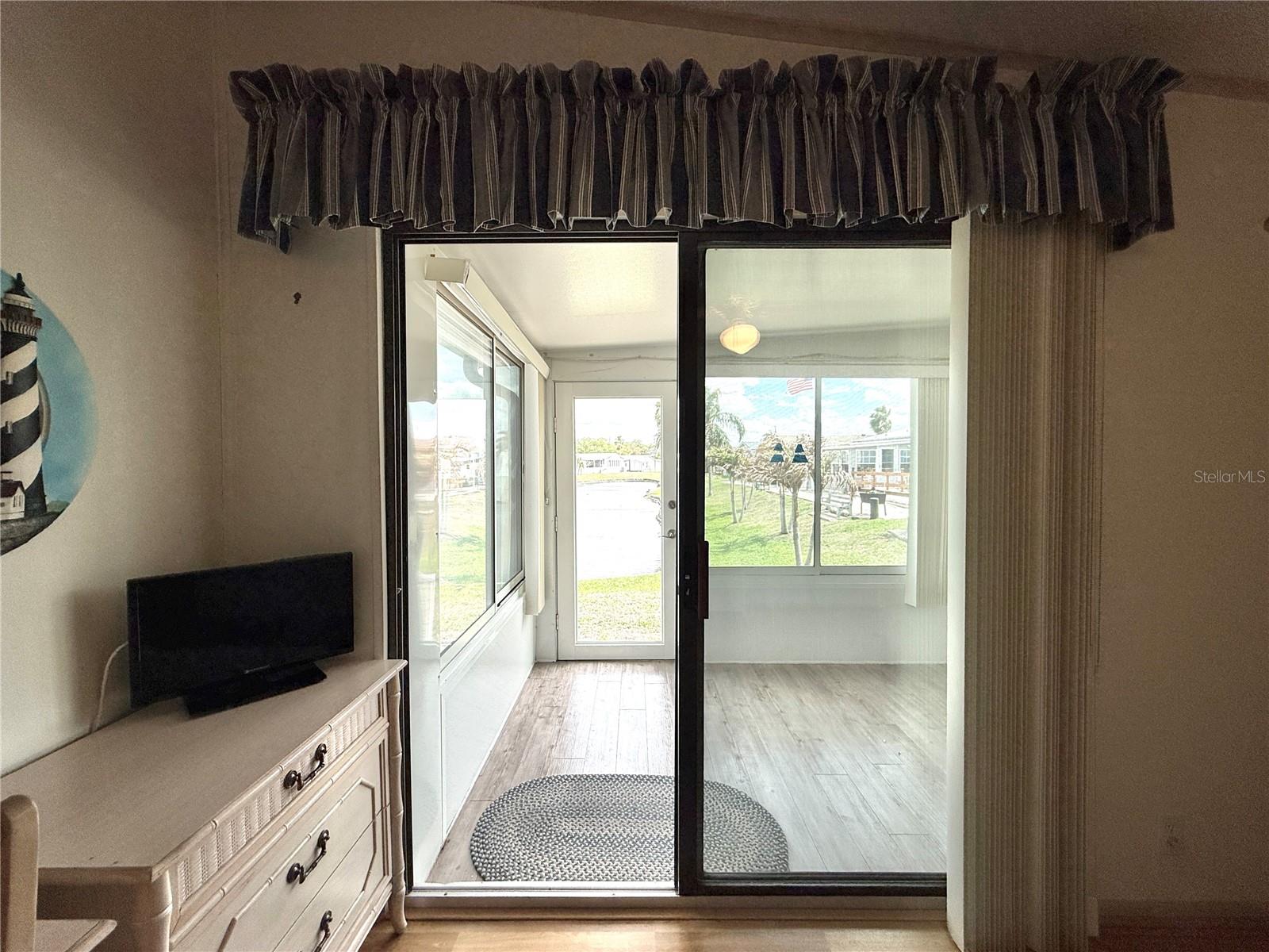 Image 21 of 44 For 101 Saint George Court