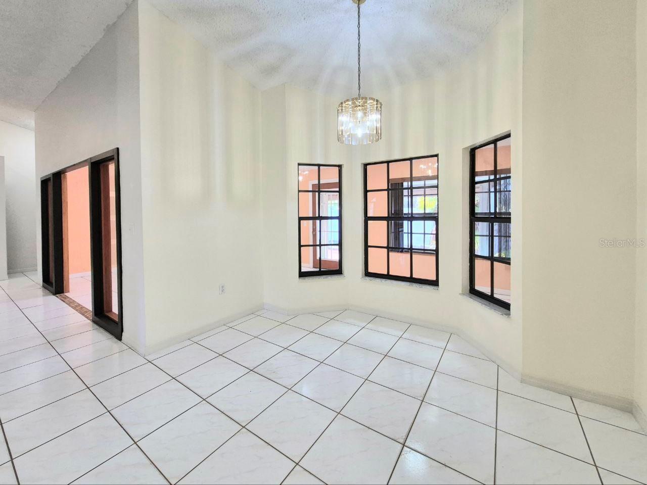 Image 7 of 77 For 3103 Cocos Road